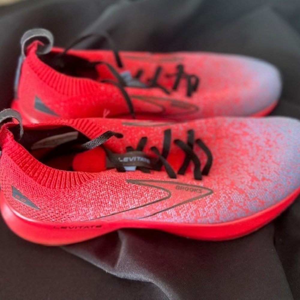 Excellent Condition-Brooks Women's Levitate StealthFit 5 Running Shoes - Size 8